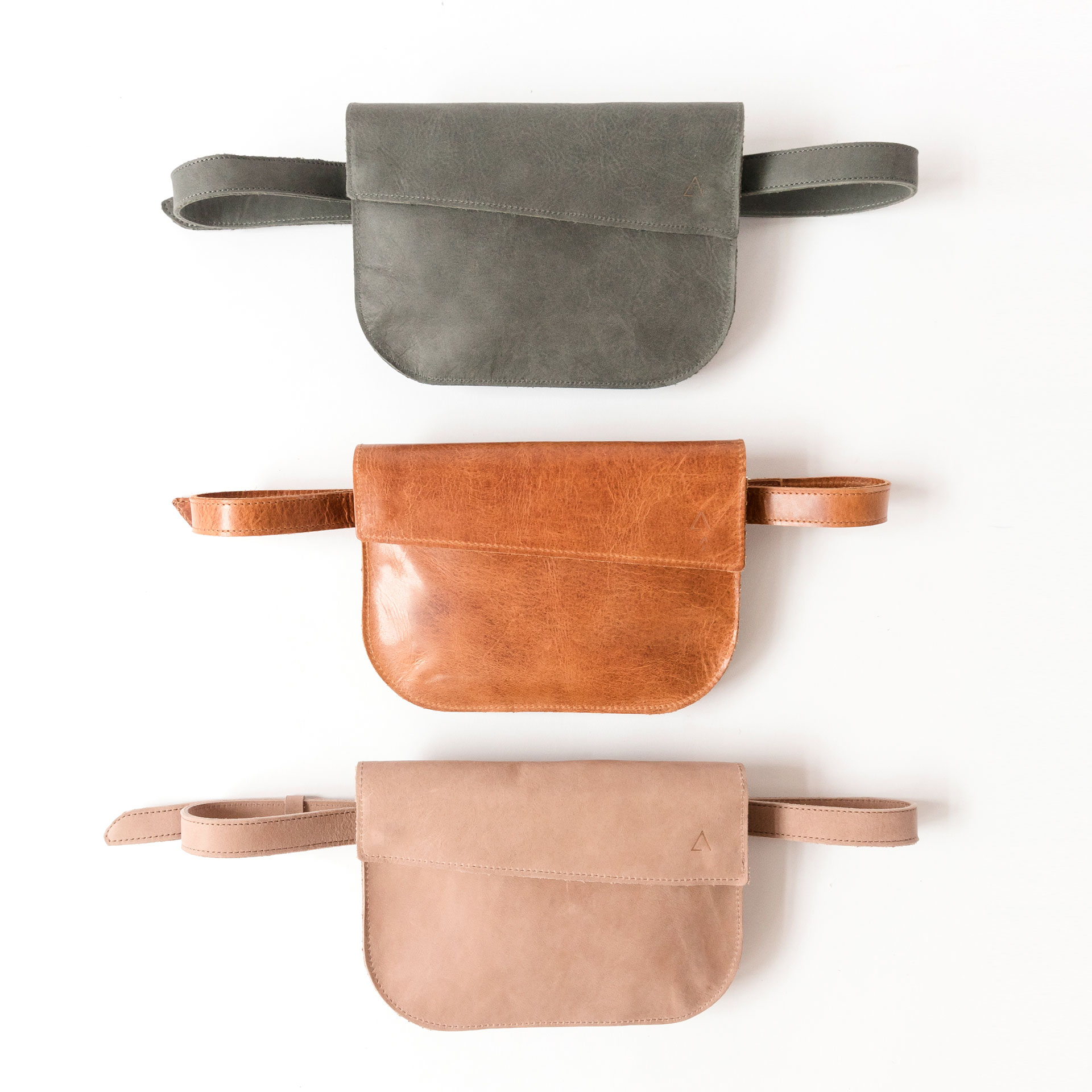 Crossbody Bags TEA in the colors stone gray, cognac oiled and light brown.
