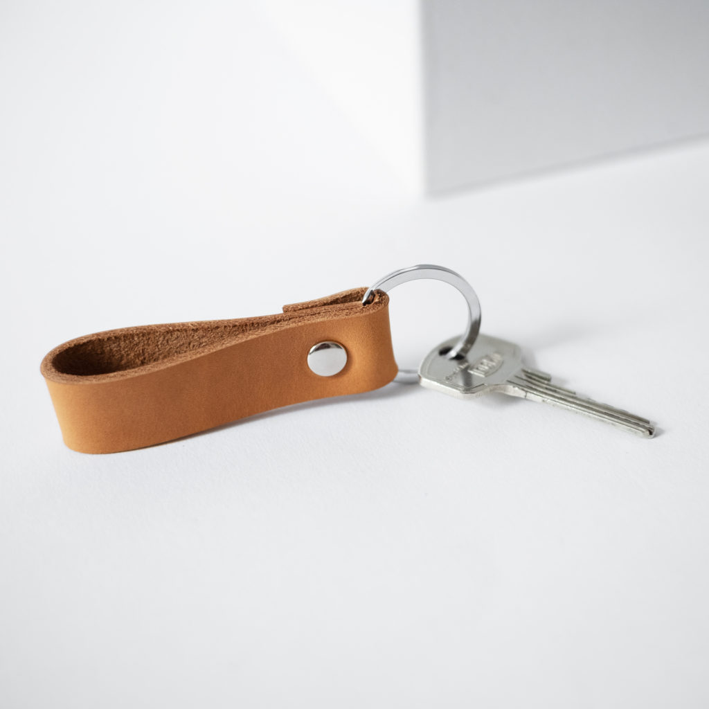 Lanyard LOC Small in the color cognac.