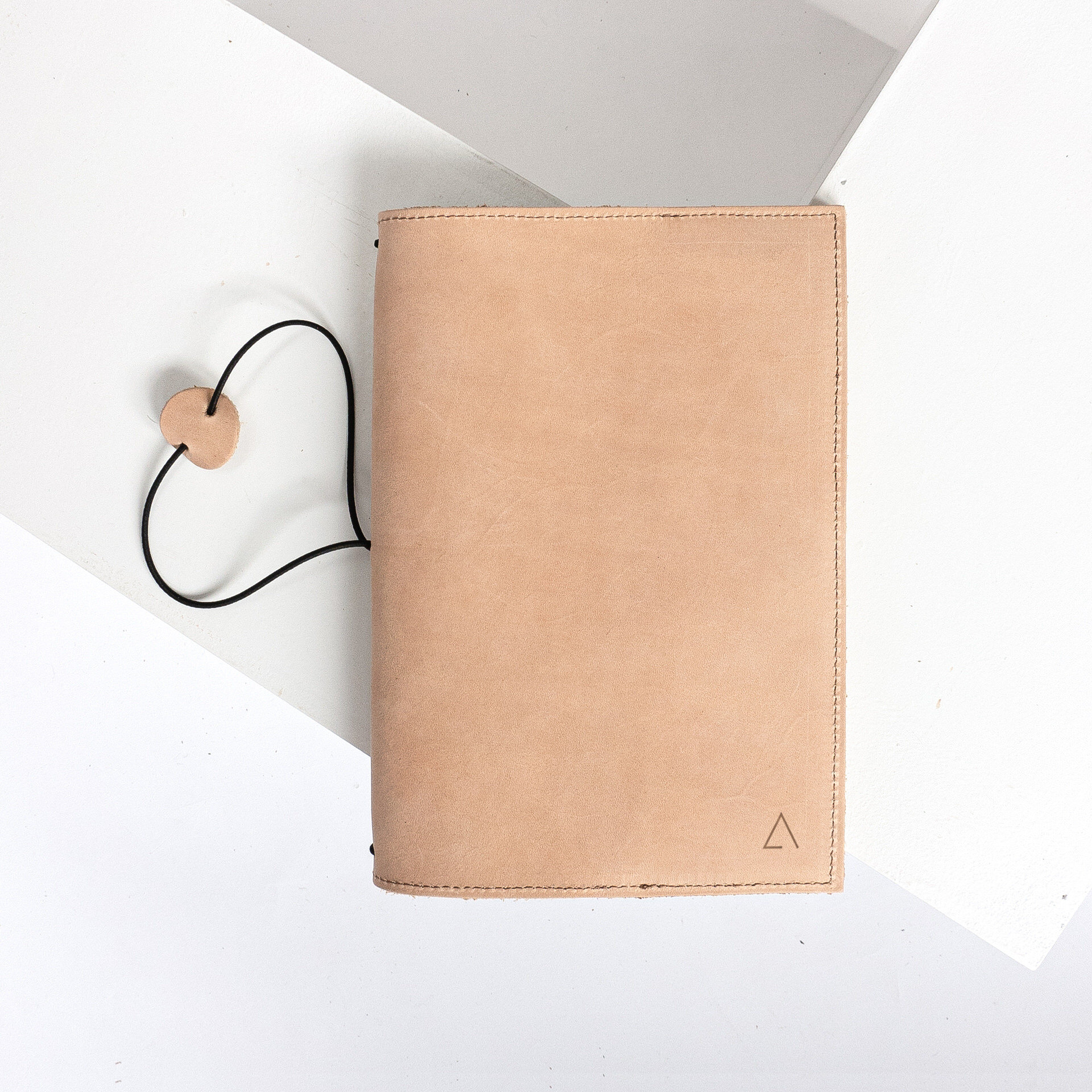 Notebook cover NOA A5 in the color light brown.