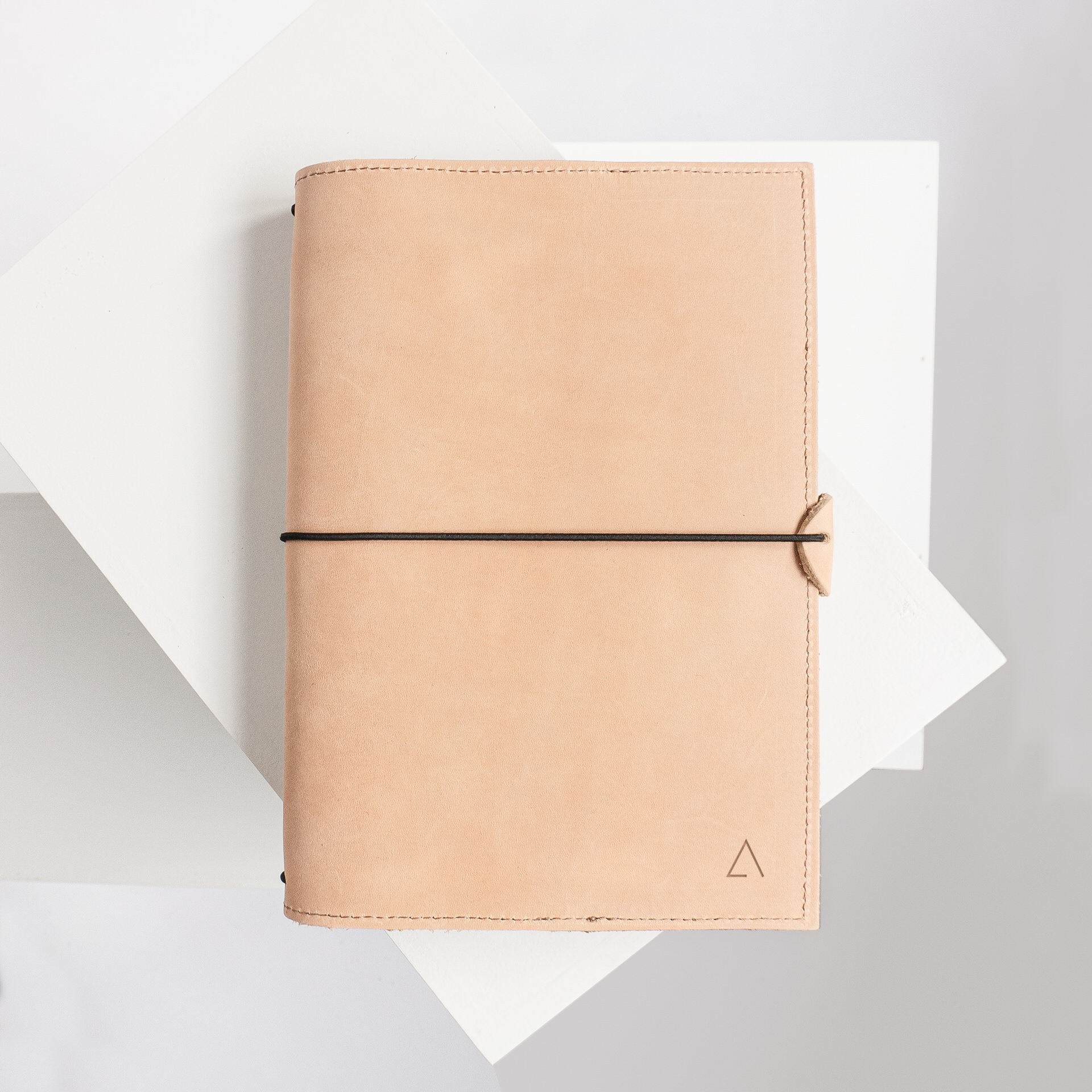 Notebook cover NOA A5 in the color light brown.