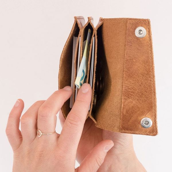 Minimalist wallet ENO made of natural leather in cognac oiled from the inside filled with cards, bills and coins