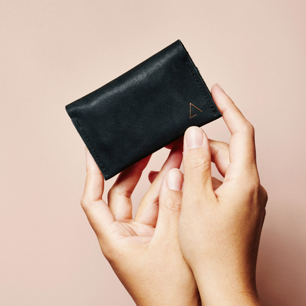 Wallet OLI MIDI in charcoal from sustainable natural leather