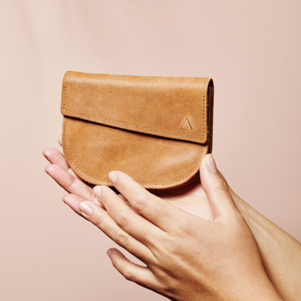 Purse UNA in cagnac oiled sustainable natural leather