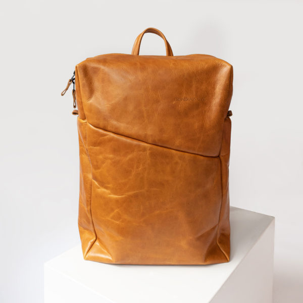 Backpack NEO Large made of sustainable natural leather in cognac oiled with extra wide opening