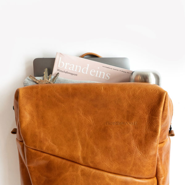 Mood Shot Backpack NEO LARGE natural leather in cognac oiled packed