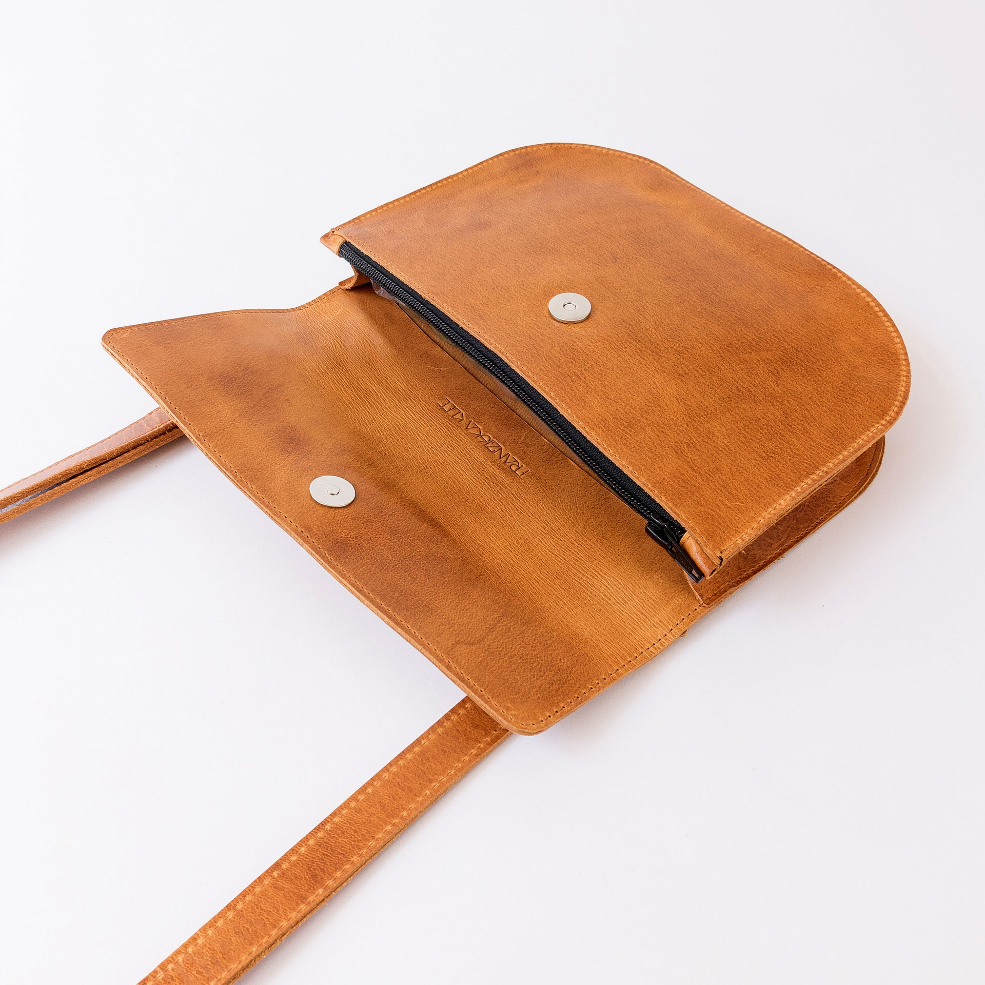 Shoulder bag BEA with zipper and magnetic closure unfolded natural leather in cognac oiled