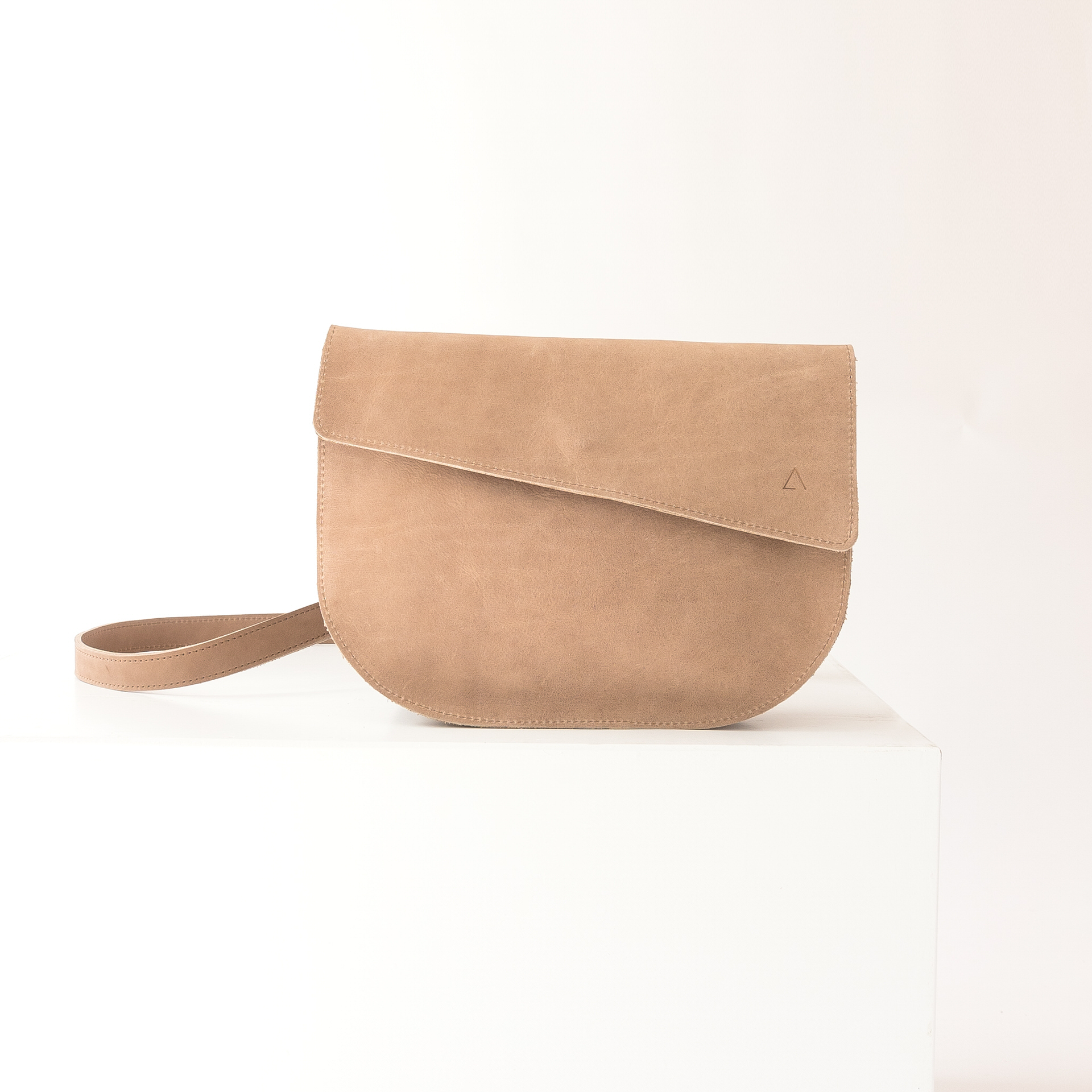 Minimalist design of shoulder bag BEA in light brown