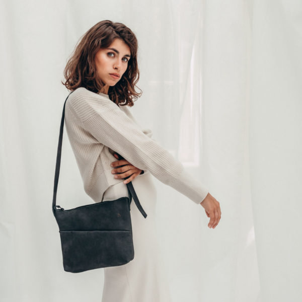 Charcoal colored shoulder bag Ida made of sustainable stone gray natural leather