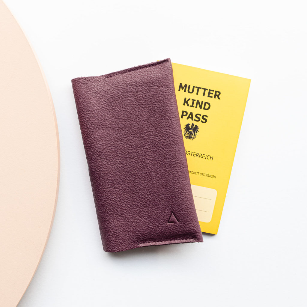 Mother and child passport cover EVE Austria natural leather in lilac with discreet logo embossing