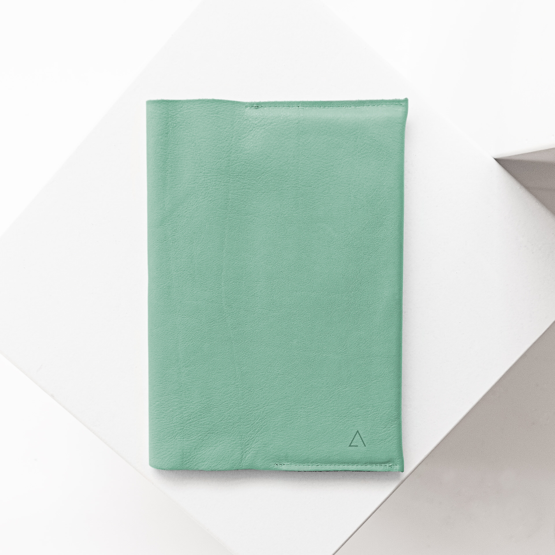 U-book cover EVE made of sustainable natural leather in mint with discreet logo embossing