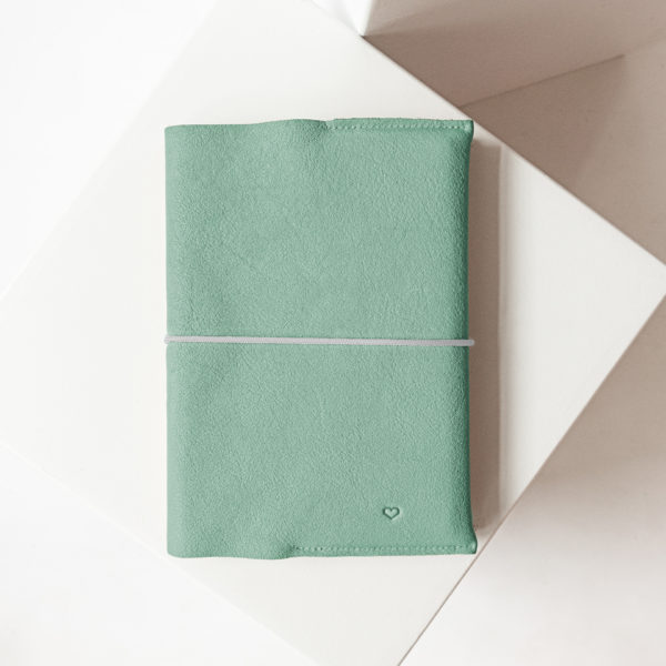 U-book cover EVE made of sustainable natural leather in mint with simple heart embossing and gray closure band