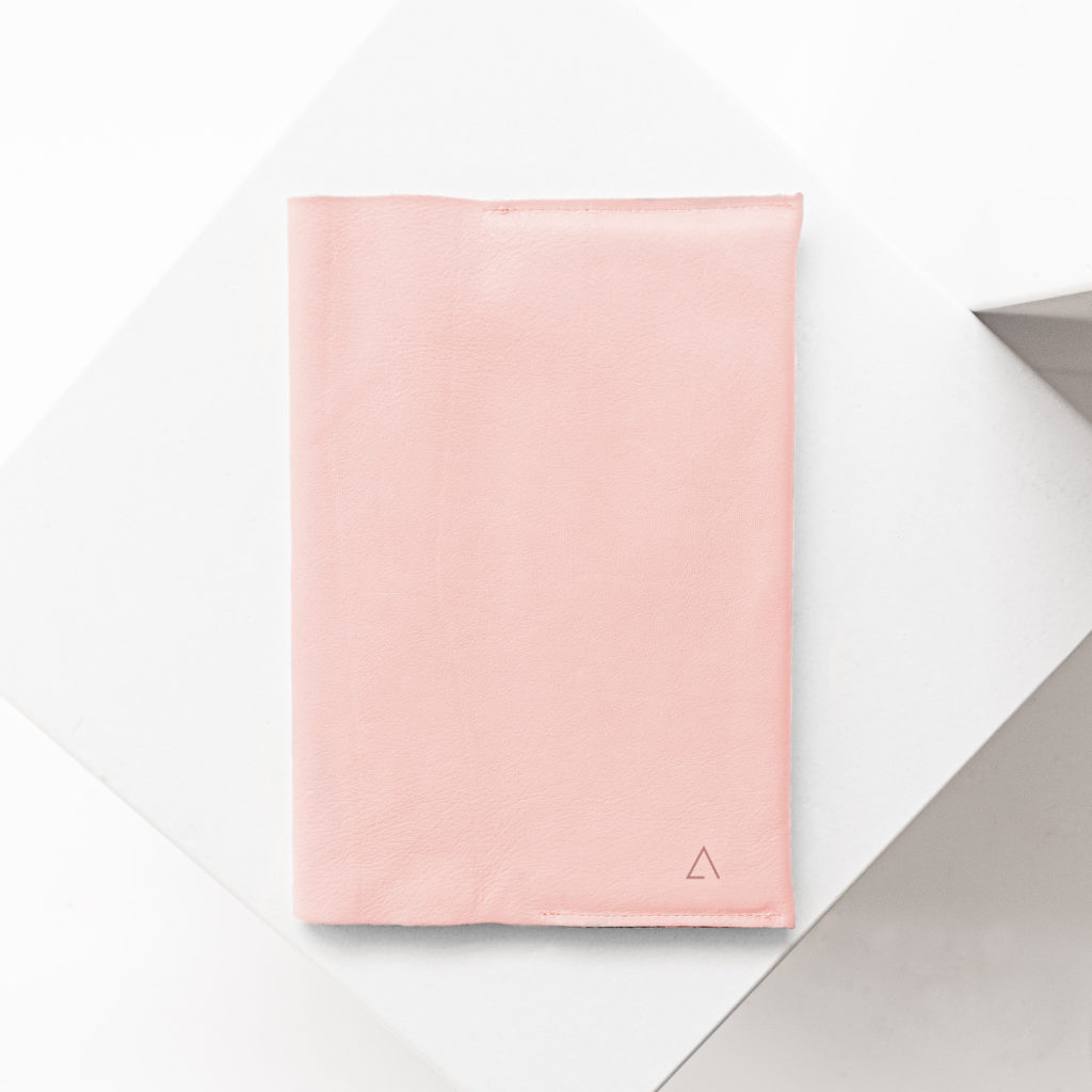 U-book cover EVE made of sustainable natural leather in pink with discreet logo embossing