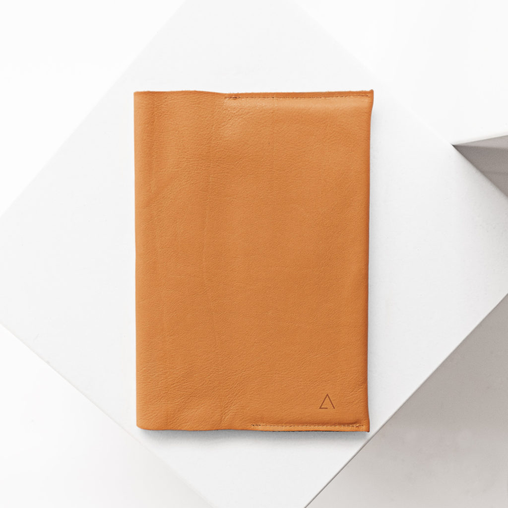 U-book cover EVE made of sustainable natural leather in cognac with discreet logo embossing
